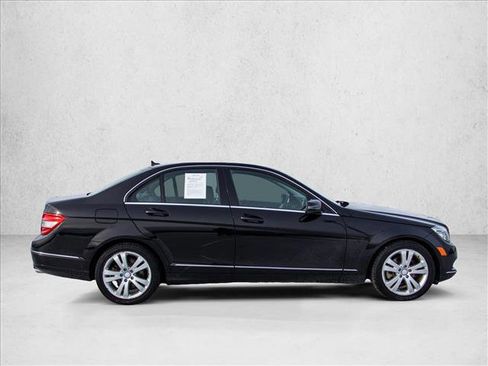 Used 2011 Mercedes-Benz C 300 4MATIC Sedan image 4