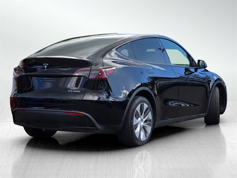 Used 2023 Tesla Model Y Long Range image 4