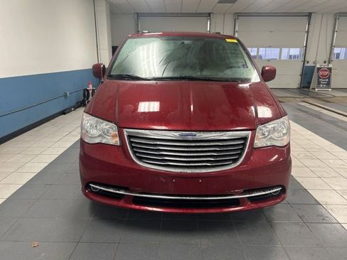 Used 2016 Chrysler Town & Country Touring w/ Driver Convenience Group image 2