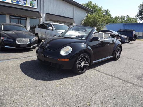 Used 2010 Volkswagen Beetle Convertible FWD image 1