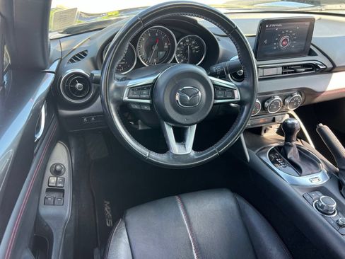 Used 2019 MAZDA MX-5 Miata RF Grand Touring RWD image 32
