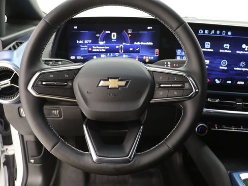 Used 2024 Chevrolet Equinox EV LT image 17