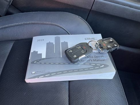 Used 2019 GMC Acadia SLT image 42