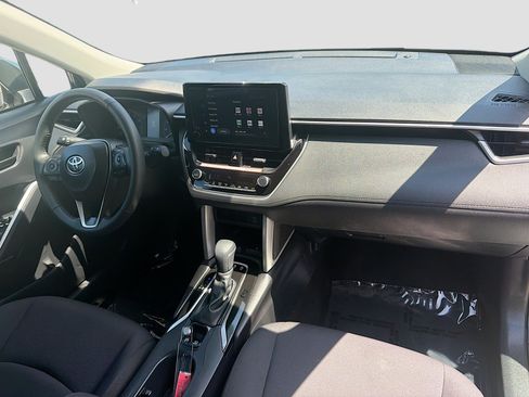 Used 2024 Toyota Corolla Cross LE FWD image 31
