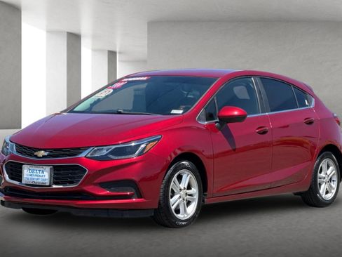Used 2017 Chevrolet Cruze LT w/ Convenience Package FWD image 8