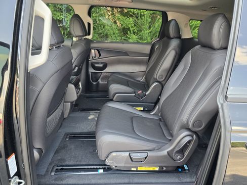 New 2027 Kia Carnival SX w/ Dark Edition Package FWD image 4