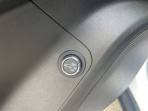 Used 2023 GMC Acadia SLE w/ Driver Convenience Package image 20