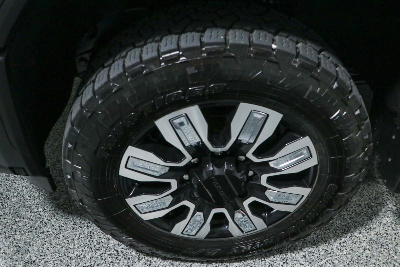 Used 2024 GMC Sierra 2500 Denali AWD/4WD image 11
