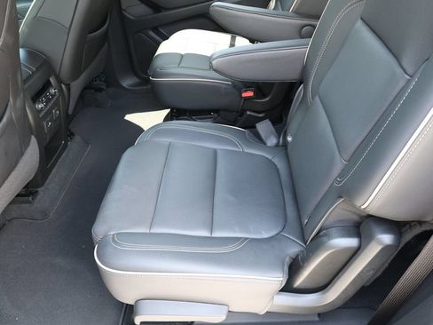Used 2023 Chevrolet Traverse Premier FWD image 21