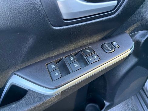 Used 2015 Toyota Camry SE FWD image 17