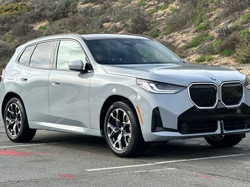 Used 2025 BMW X3 xDrive30i w/ Premium Package image 5