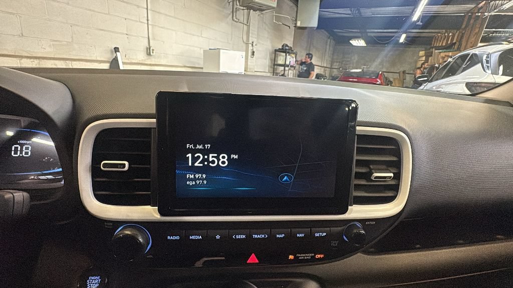 Used 2025 Hyundai Venue Limited FWD image 19