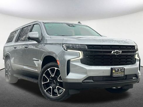 Used 2024 Chevrolet Suburban RST w/ Luxury Package image 2