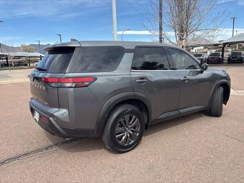 Used 2022 Nissan Pathfinder S image 9