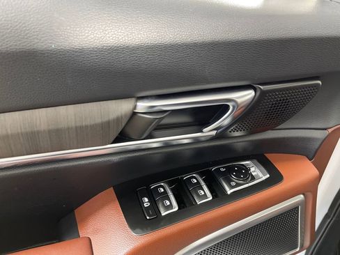 Used 2023 Kia Telluride EX w/ EX Captain's Chair Package image 19