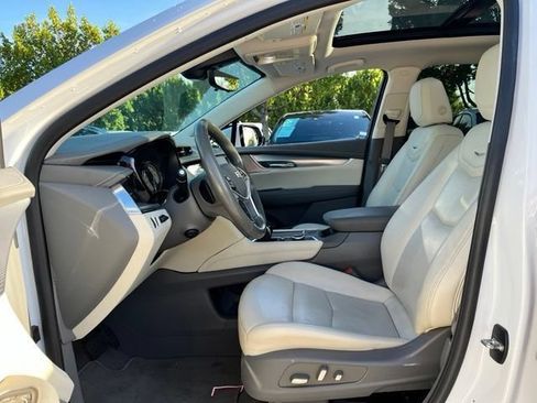 Used 2021 Cadillac XT5 Premium Luxury FWD image 8