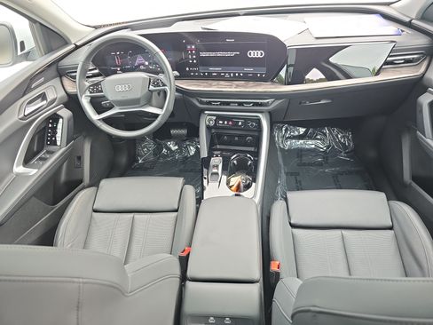 Certified 2025 Audi Q5 Premium w/ Premium Plus AWD/4WD image 9