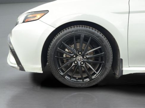 Used 2022 Toyota Camry XSE w/ Navigation Upgrade Package FWD image 32