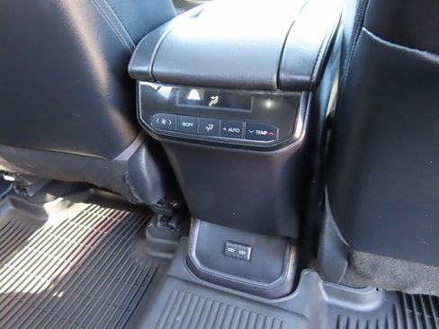 Used 2022 Toyota Highlander XLE image 45