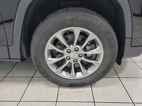 Used 2020 Jeep Cherokee Latitude Plus w/ Cold Weather Group AWD/4WD image 49