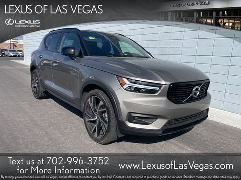 Used 2022 Volvo XC40 T5 R-Design w/ Advanced Package image 1