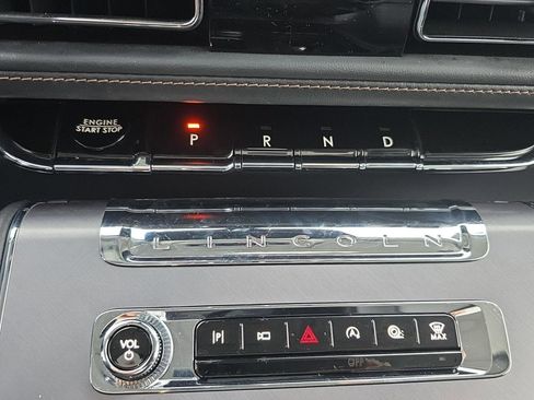 Used 2025 Lincoln Aviator AWD image 25