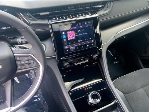 Certified 2025 Jeep Grand Cherokee L Altitude AWD/4WD image 6