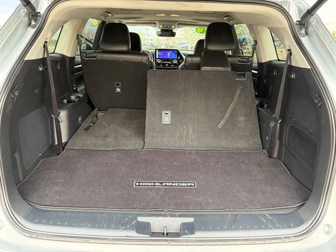 Used 2024 Toyota Highlander Limited AWD/4WD image 20