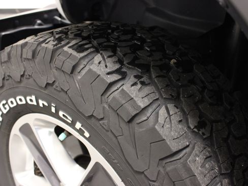 Used 2019 Jeep Wrangler Unlimited Sahara w/ LED Lighting Group AWD/4WD image 11