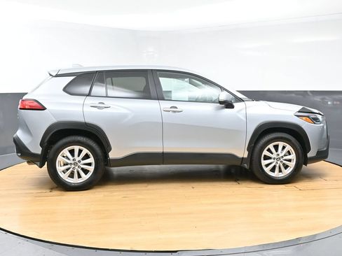 Used 2024 Toyota Corolla Cross LE AWD/4WD image 7