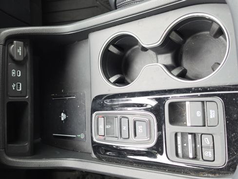Used 2025 Honda Pilot Touring image 8