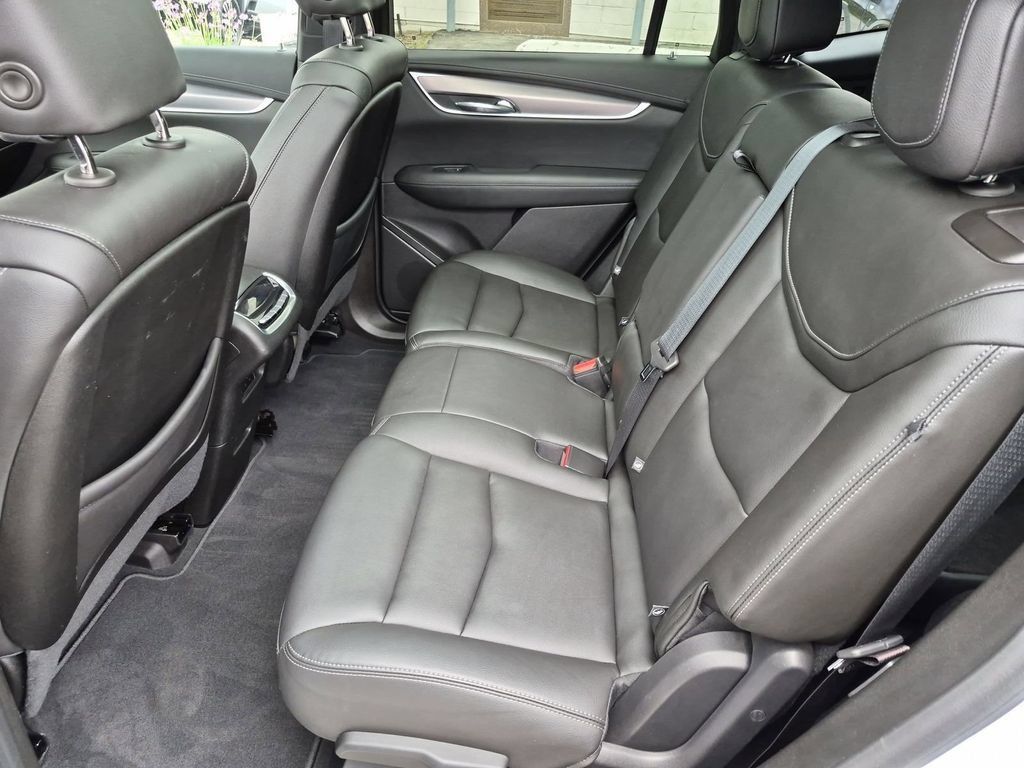 Certified 2023 Cadillac XT6 Luxury FWD image 18