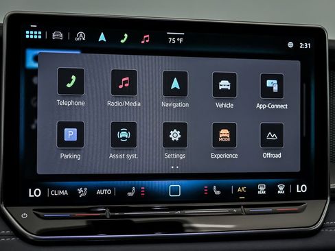 Certified 2025 Volkswagen Tiguan SE w/ Panoramic Sunroof Package AWD/4WD image 13
