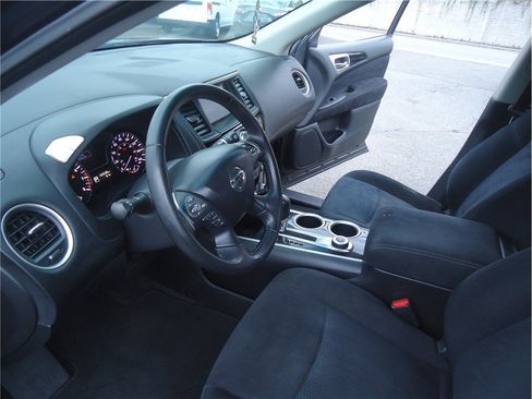 Used 2013 Nissan Pathfinder SV AWD/4WD image 24