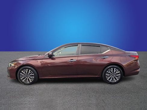 Used 2023 Nissan Altima 2.5 SV FWD image 2