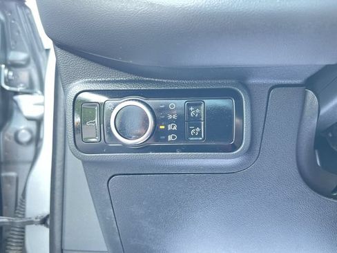 Used 2025 Ford Explorer Active AWD/4WD image 18
