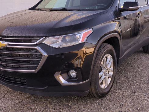 Used 2020 Chevrolet Traverse LT image 11
