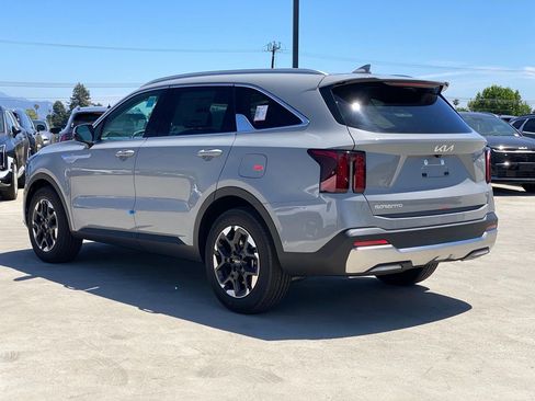 New 2026 Kia Sorento S FWD image 6