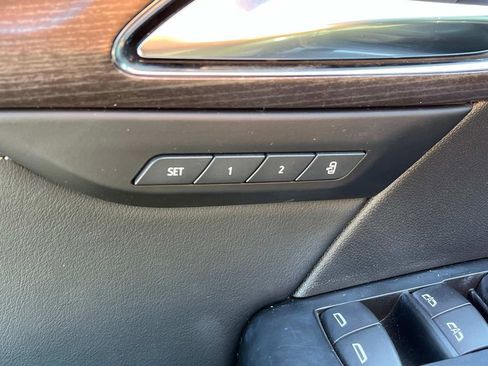 Used 2022 Buick Envision Avenir w/ Premium Seat Package image 28