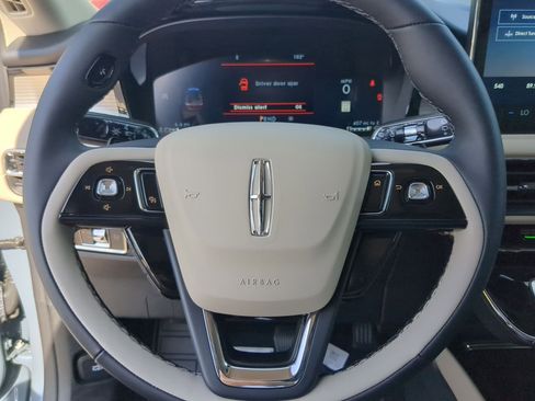 New 2025 Lincoln Corsair AWD w/ Equipment Group 101A image 11