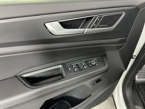 Used 2024 Volkswagen Atlas Cross Sport SEL Premium R-Line image 18