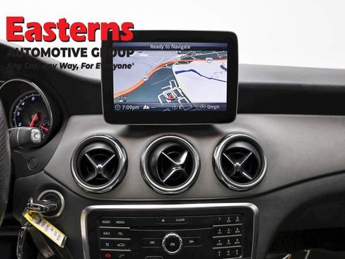 Used 2019 Mercedes-Benz GLA 250 4MATIC w/ Premium Package image 12