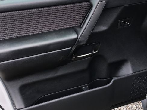 Used 2011 Nissan Titan SV w/ SV Value Truck Pkg image 13