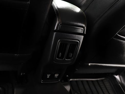 Used 2019 Jeep Compass Latitude AWD/4WD image 24