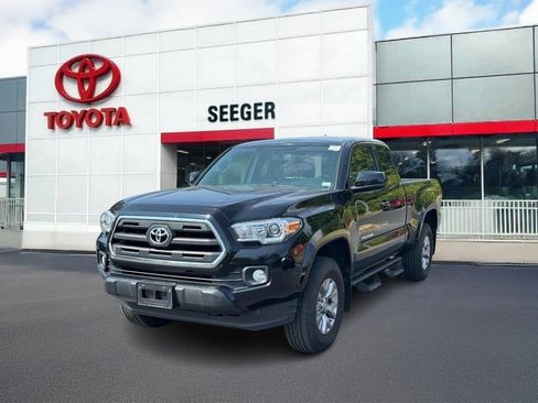 Used 2016 Toyota Tacoma SR5 w/ SR5 Appearance Package (DN) AWD/4WD image 10