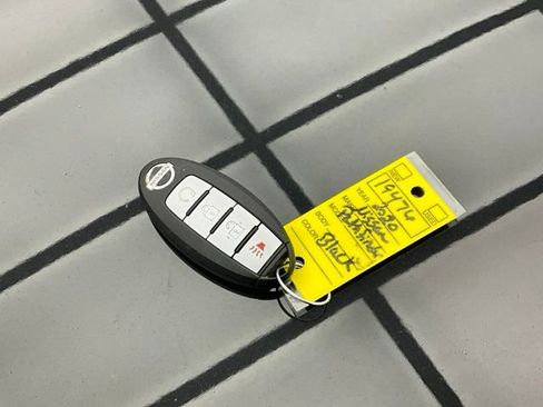 Used 2020 Nissan Pathfinder SV image 23