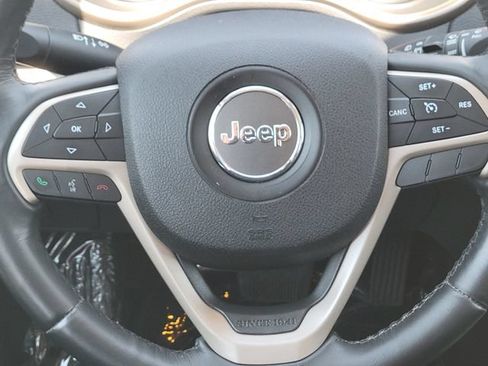 Used 2016 Jeep Cherokee Latitude AWD/4WD image 13