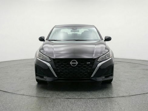 Used 2025 Nissan Altima 2.5 SV FWD image 2