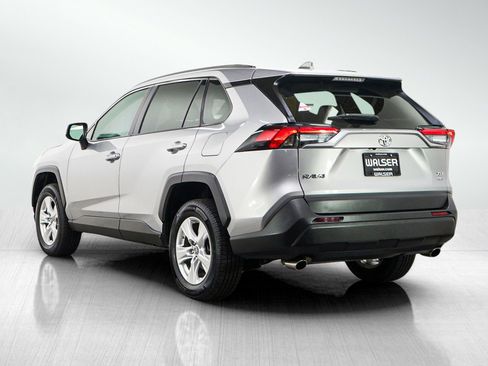 Used 2019 Toyota RAV4 XLE AWD/4WD image 3