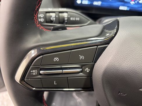 Used 2025 Chevrolet Equinox RS w/ Safety and Technology Package image 14